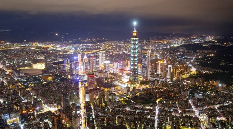 A Gourmet’s Guide to Southeast Asia: Michelin Stars to Night Markets Unveiled