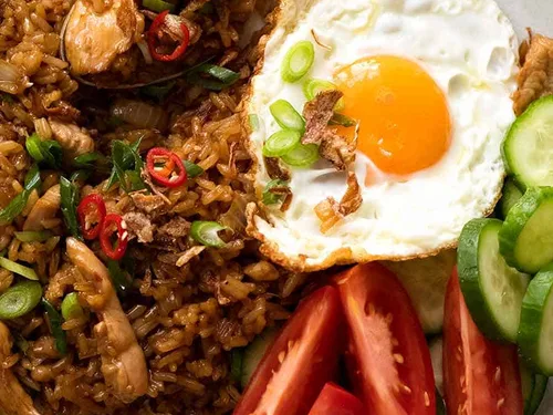Indonesian Flavors: Nasi Goreng Satay & Best Rendang Spots Revealed